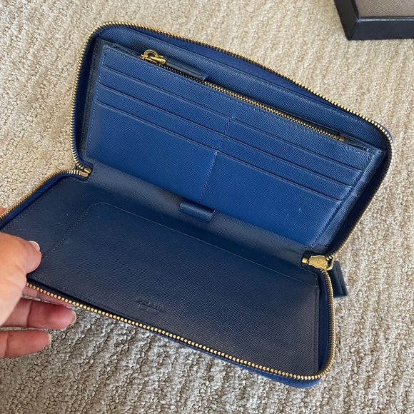 Prada Wallet also holds a passport! - Picture 14 of 14